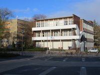 840029 Gezicht op het Dr. Cramerpaviljoen aan de zuidzijde van het Diakonessenhuis (Bosboomstraat 1) te Utrecht. In het ...